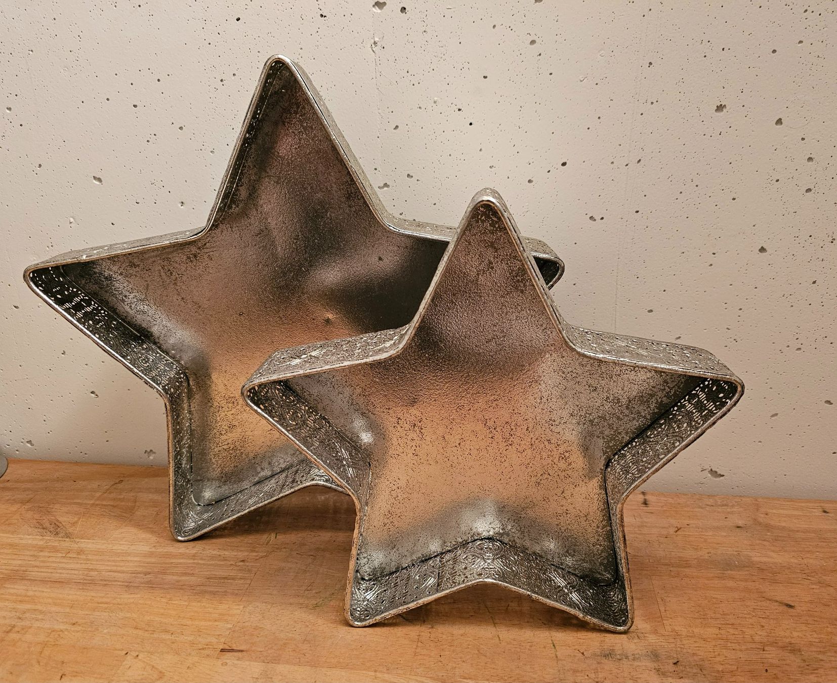 Tutte le decorazioni: Zwei Metall-Schalen Sternform – Usato da Oetwil a.d. Limmat venduto da grisilisi