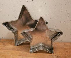 Zwei Metall-Schalen Sternform