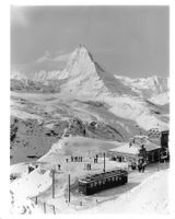 Zermatt VS Matterhorn Winterpanorama mit Gornergrat Bahn