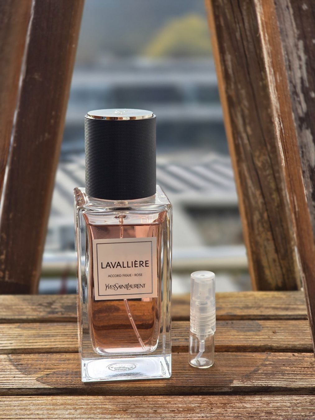 Saint Laurent Profumi & Eau de Toilette: Yves Saint Laurent - Lavalliere - 2ml – Nuovo e nell'imballaggio originale da Winterthur venduto da FragranceLUXE