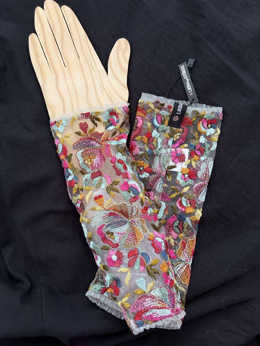 Guanti & manicotti: Edle Armstulpen -Damenmode  – Nuovo e nell'imballaggio originale da Kölliken venduto da Sonnenblume.2