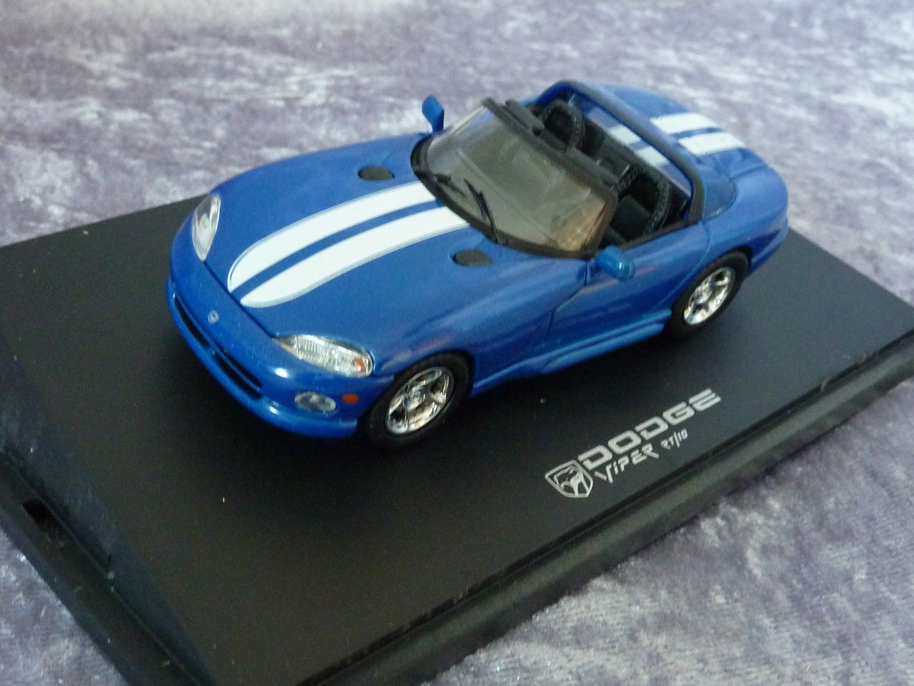 Dodge Modellini d'auto: Dodge Viper RT/10 blau  1:43 – Nuovo e nell'imballaggio originale da Dürrenäsch venduto da modellautos4you 2