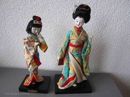 Lot de 2 poupées japonaises traditionnelles, selon photos