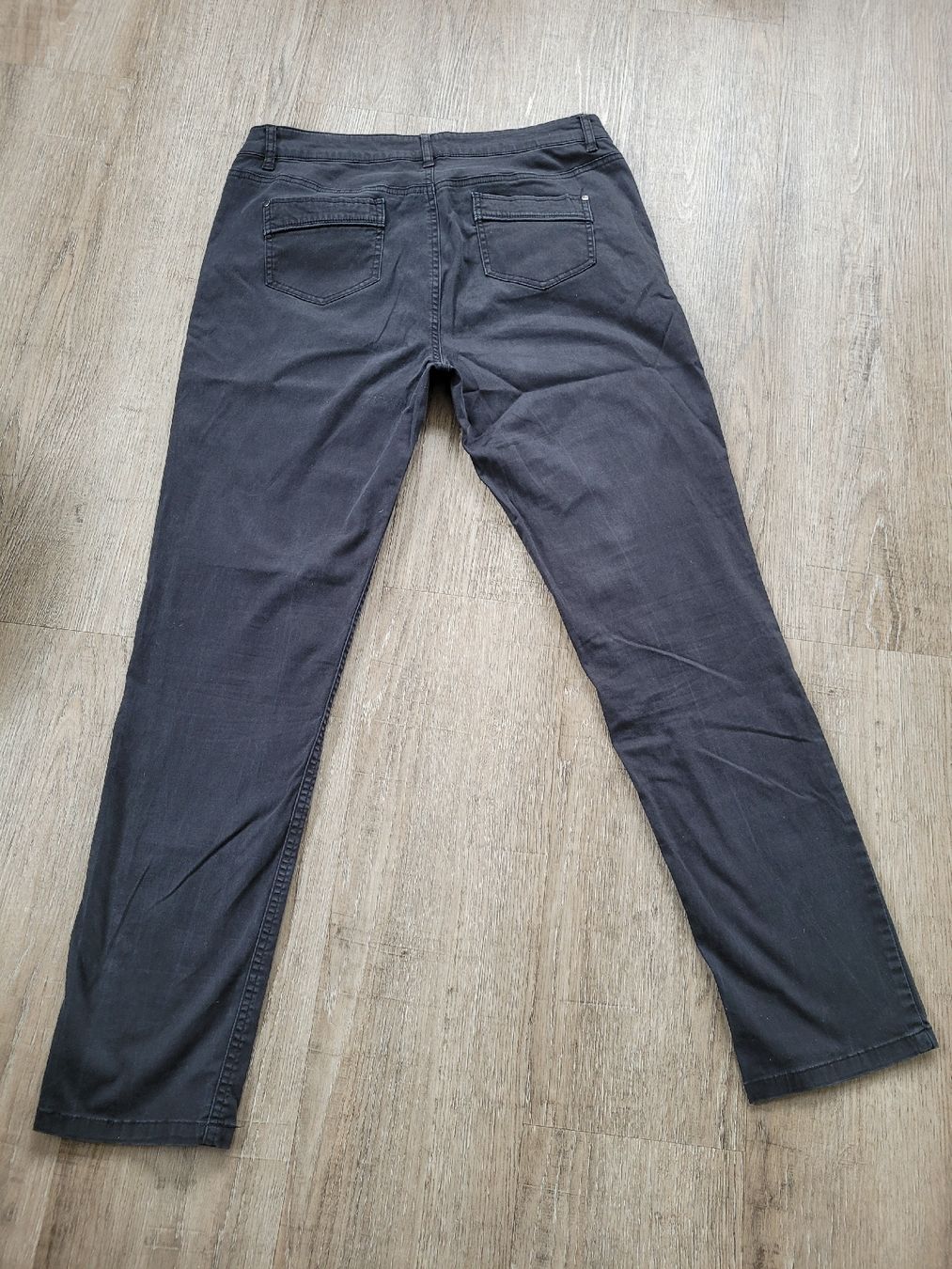 Pantaloni: schwarze Stoffhose von Manor 42 – Usato da Niederbuchsiten venduto da klengyel 3