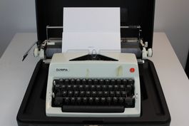 Olympia Schreibmaschine Vintage mit Koffer
