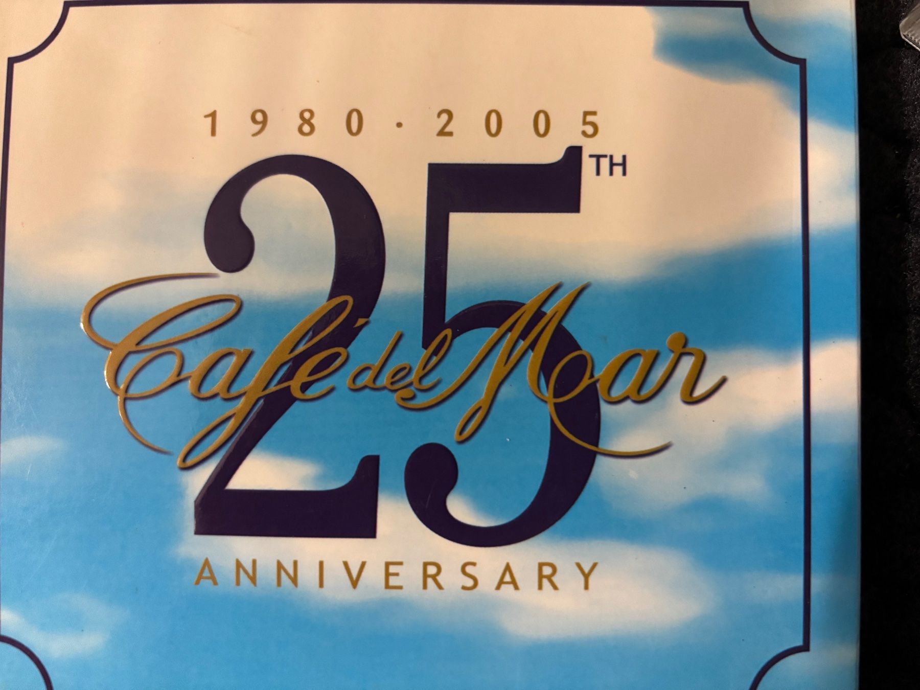 CD: Cafe del Mar 25 Anniversary Compilation 3 CD Box Set – Nuovo (secondo la descrizione) da Weissbad venduto da Studently
