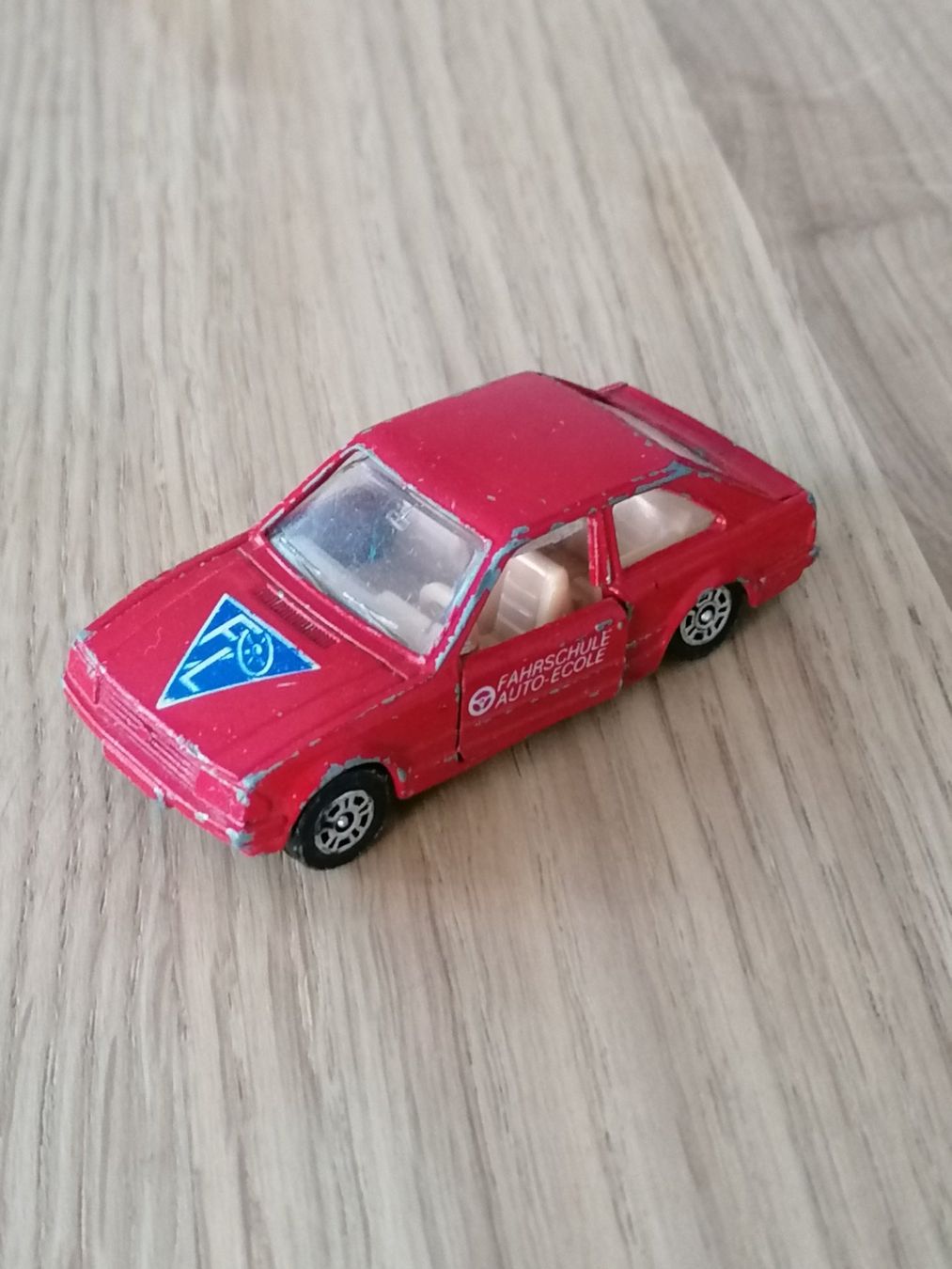 Corgi Toys Modellini d'auto: Corgi - Ford Escort - Fahrschule – Usato da Basel venduto da vintagecollector