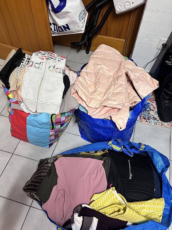 Lotti di vestiti: 3 sacconi taglia mista  – Usato da Verscio venduto da stefyk23