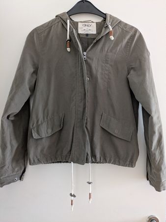 Veste kaki ONLY à capuche, taille M - parfait pour l'été!