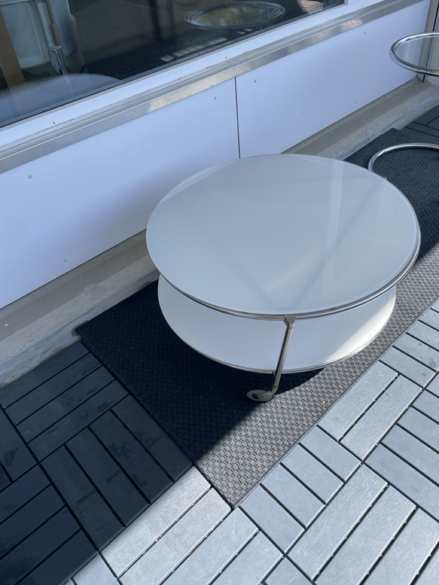 Tische: Ikea Beistelltisch rund – Gebraucht aus Kilchberg ZH von Celine.C.E