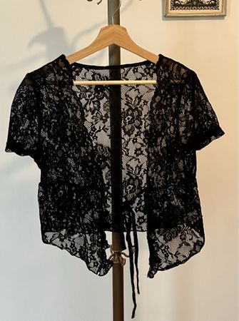 Schwarzes Bolero/Spitzen-Bindetop