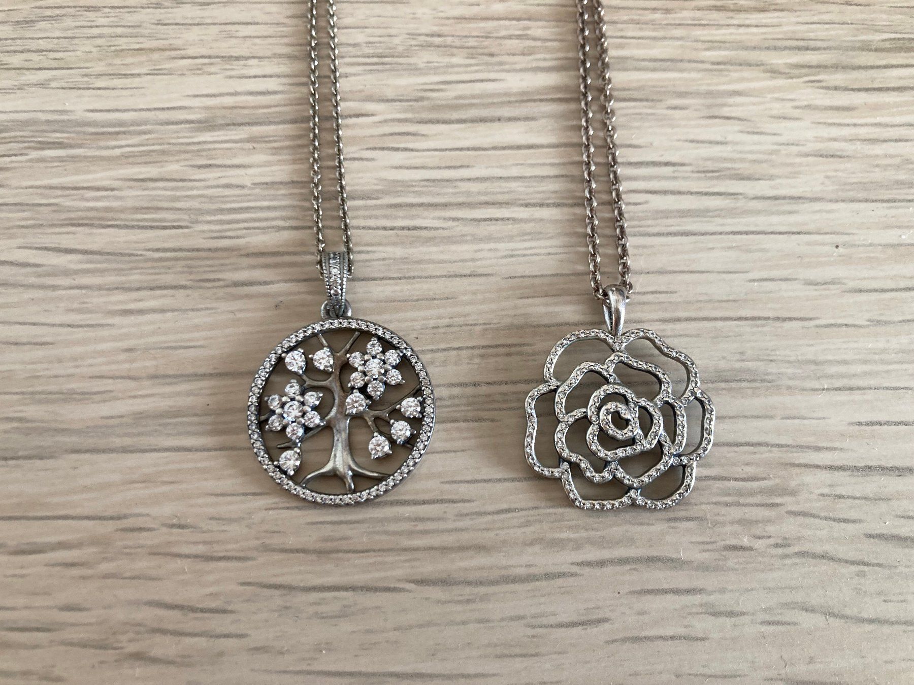 Autres bijoux: Pandora Halsketten – D'occasion à Niederdorf par Anderlemon