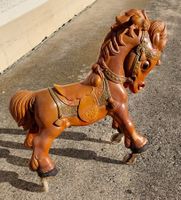 Antikes Pferdchen mit Rollrädern für Kleinkinder