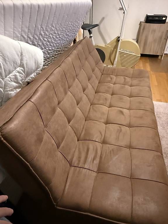 Divani: Couch mit ausziehbarem Bett – Usato da Lachen SZ venduto da benstylesnba