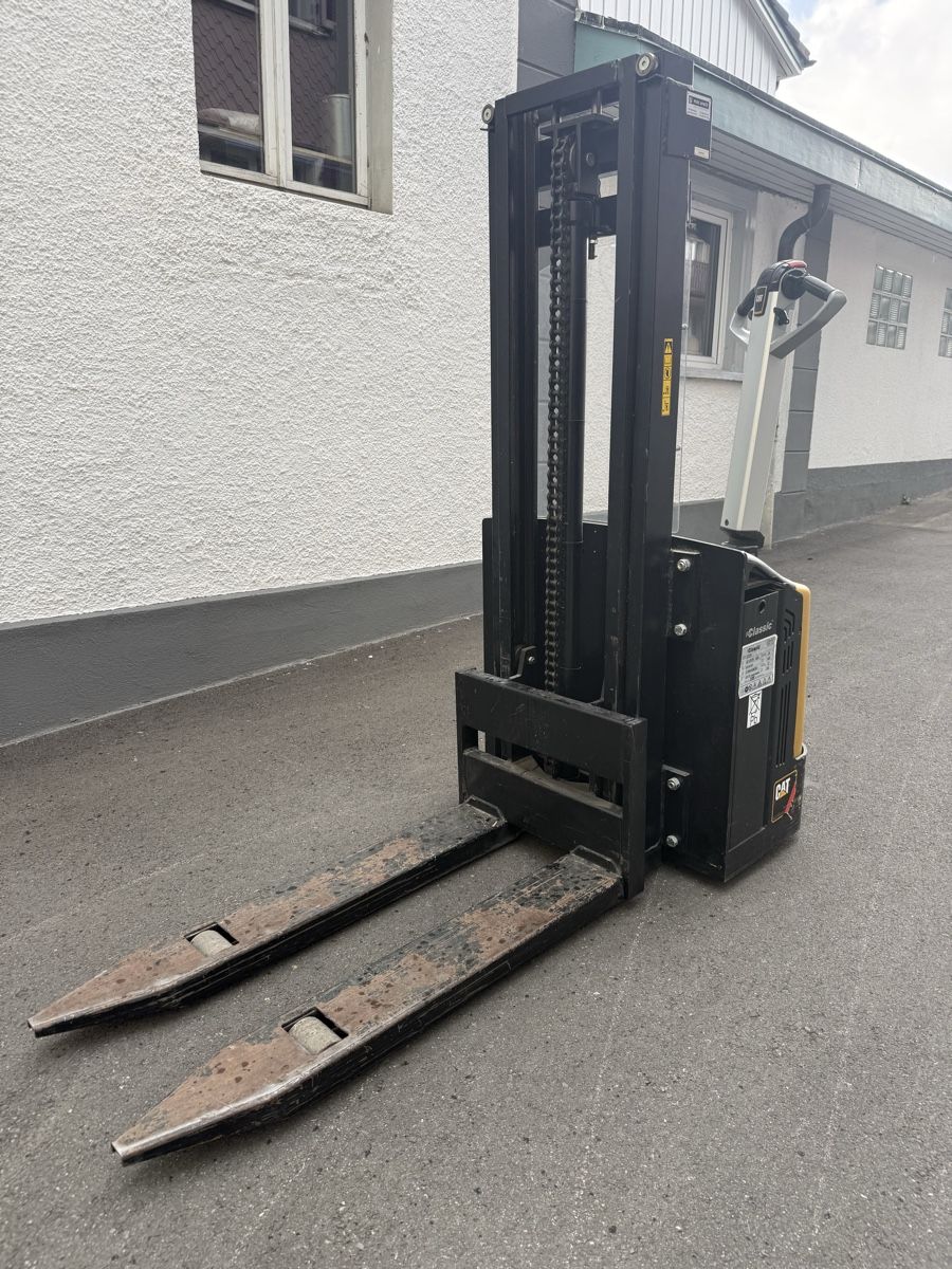 Caterpillar Gabelstapler & Hubwagen: Deichselstapler Ameise CAT  – Gebraucht aus Ebnat-Kappel von Suizo1291 2