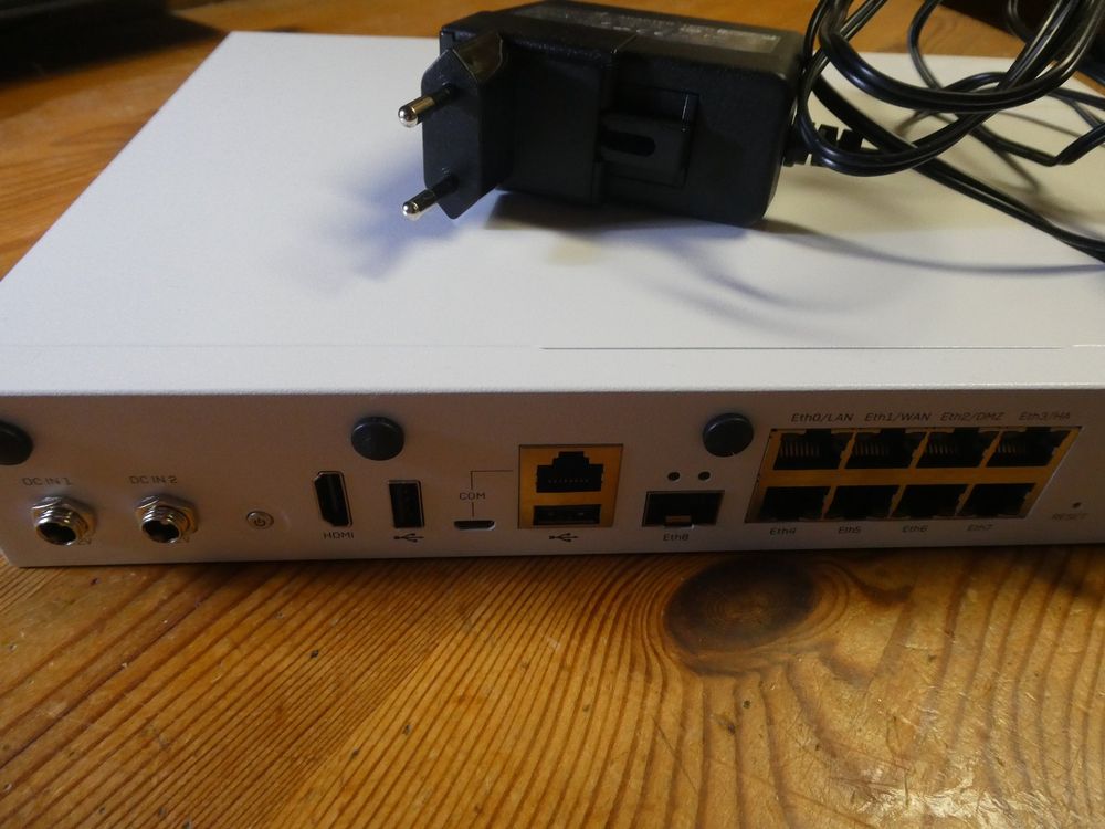 Sophos XG-106 Desktop Firewall with TotalProtect Plus - Corporate Armor
