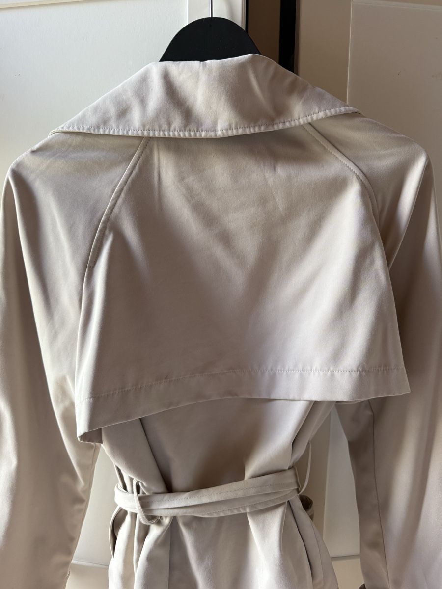 Stradivarius Jacken: Trench beige  – Gebraucht aus Rossemaison von salomestn 2