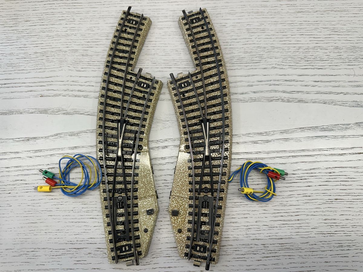 Märklin Modellini di ferrovie: Märklin 5140 Elektromagnetisches Bogenweichenpaar – Usato da Lupsingen venduto da New-Haven