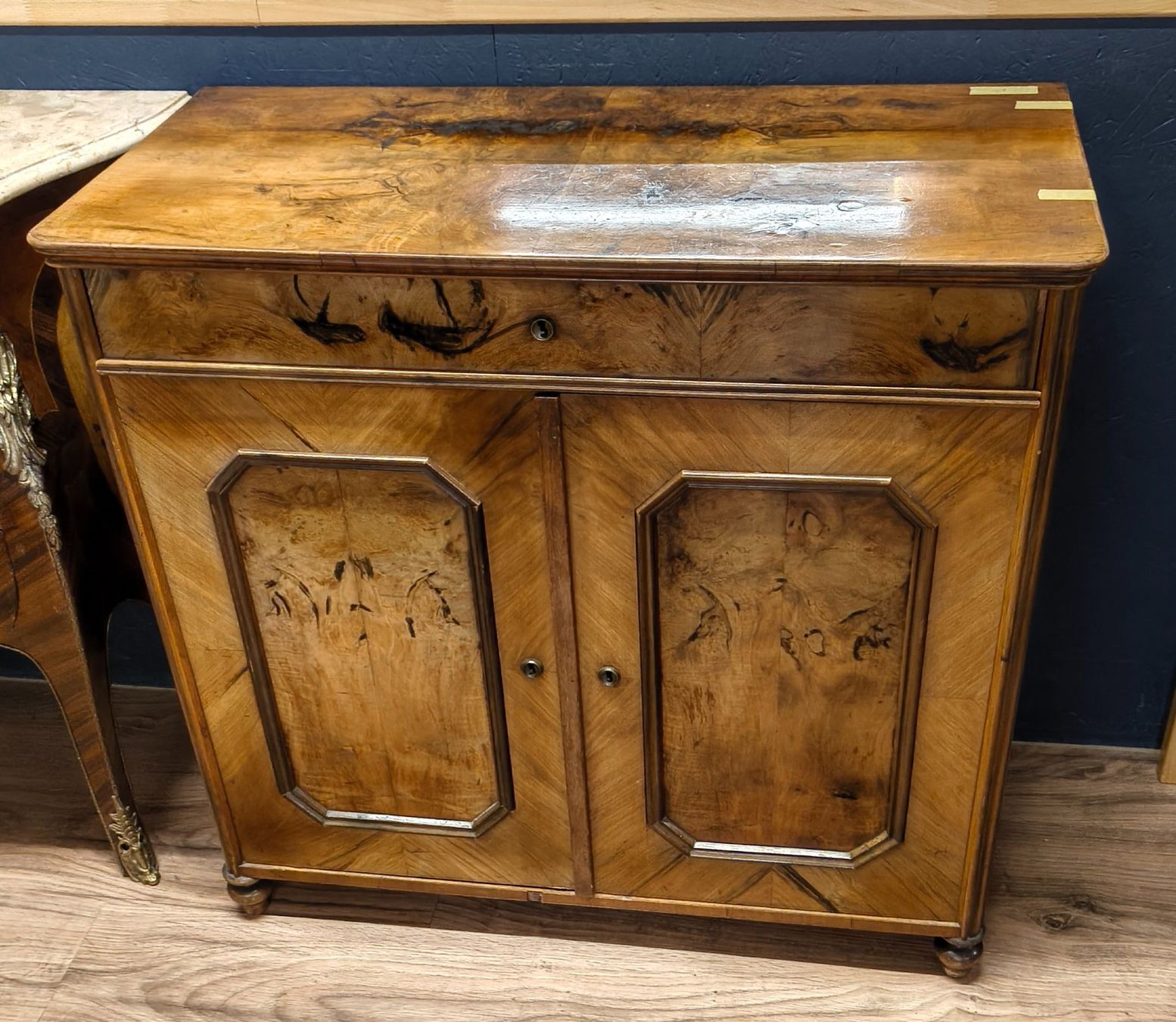 Commodes: Kommode mit diversen Masserungen – D'occasion à Basel par bk_brockibasel 1