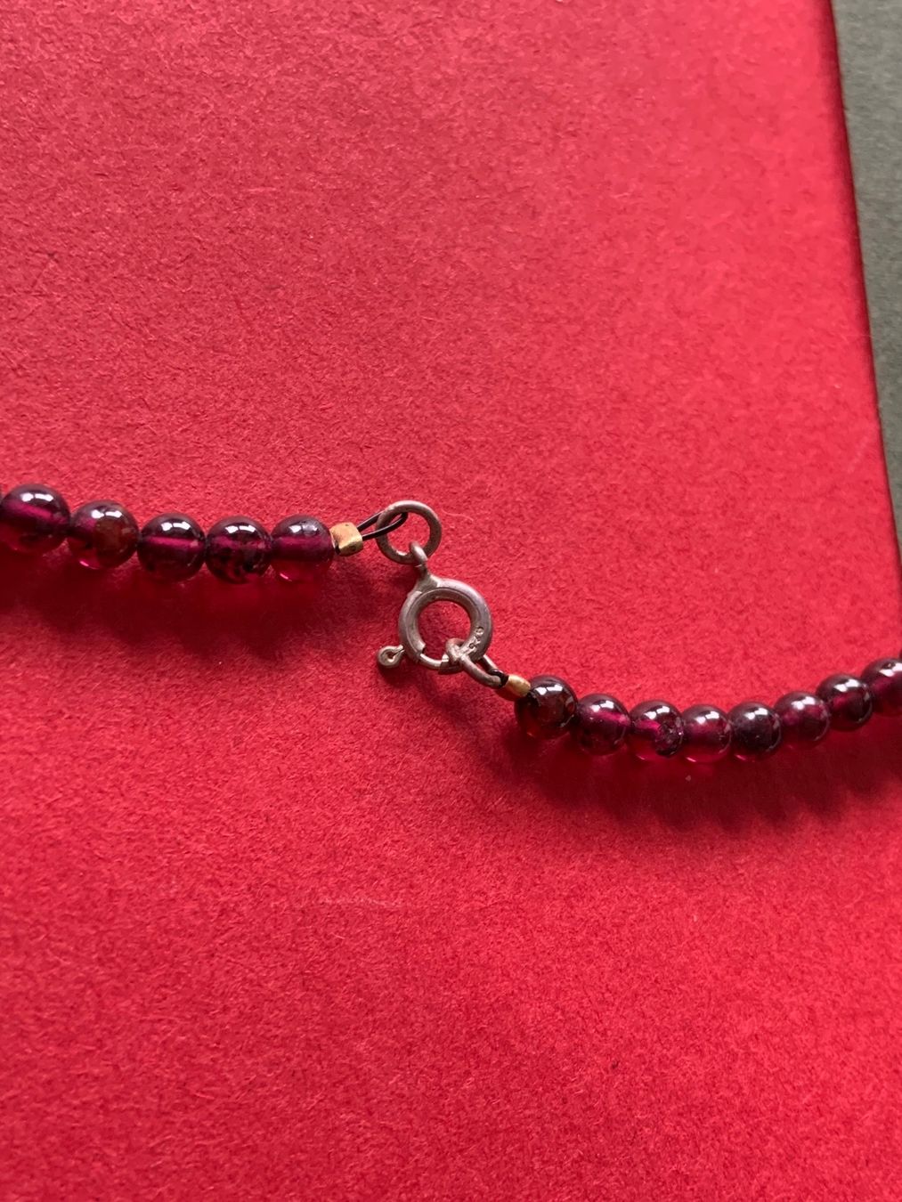 Catenine: Steinketteli rot mit 3 Perlen (40cm) – Usato da Laufen venduto da Bellebellezza 7
