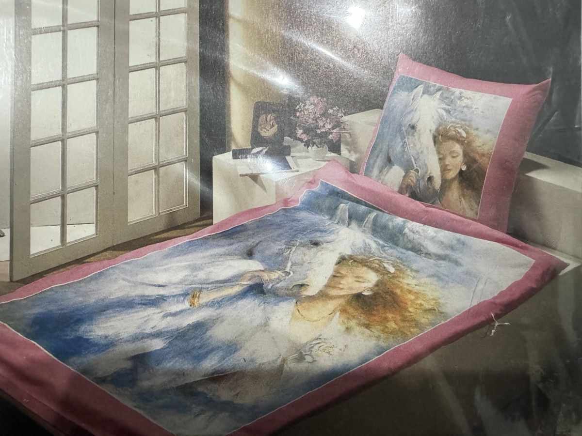 Biancheria da letto: Set copripiumino  letto singolo + 2 cuscini – Nuovo e nell'imballaggio originale da Cugnasco venduto da FunnyLittleThing