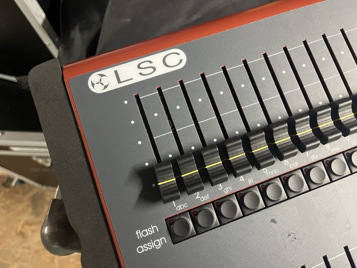 Console di mixaggio: Lichtpult LSC Maxim – Usato da Nesslau venduto da Pbon 4