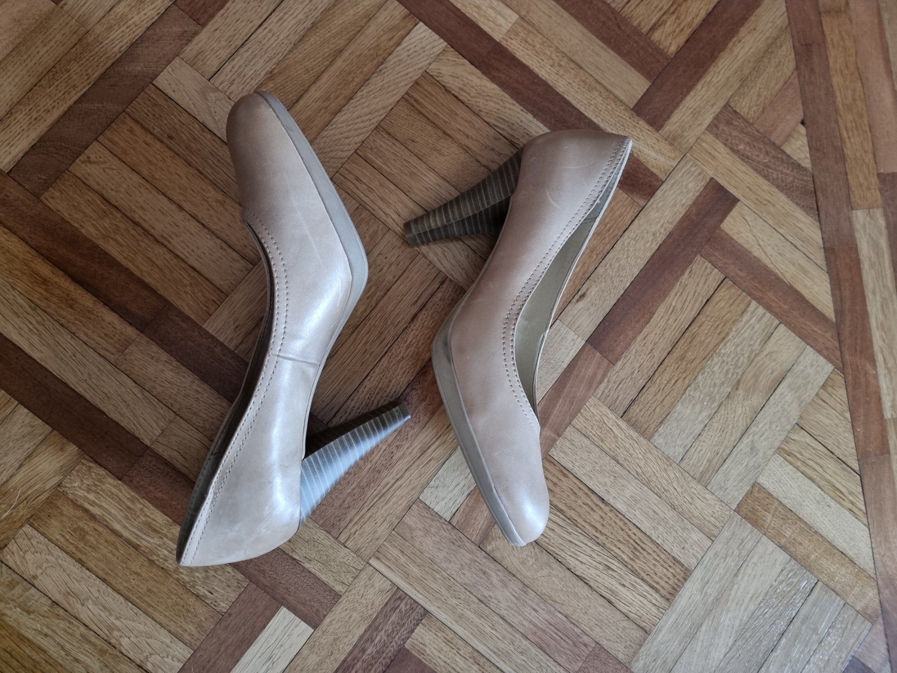Chaussures femmes: Escarpins beiges talons 39 – D'occasion à Veyrier par Leilazizou 3