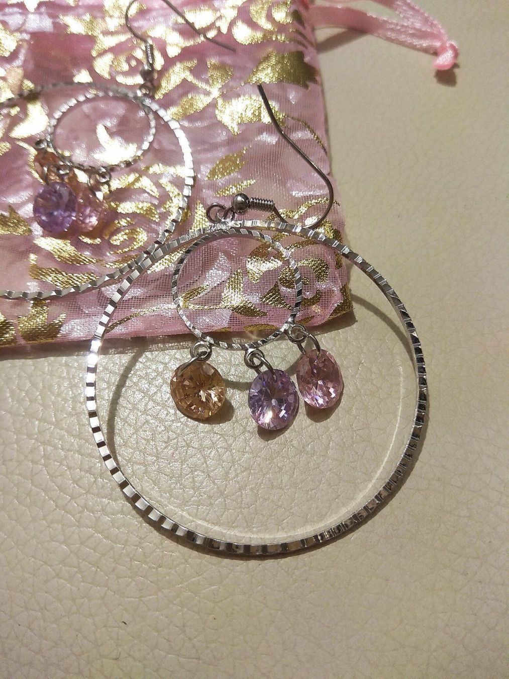 Ohrringe & -stecker: Grosse Ring Ohrenanhänger mit Edelsteine – Neu und originalverpackt aus Münchenbuchsee von Daniel0133