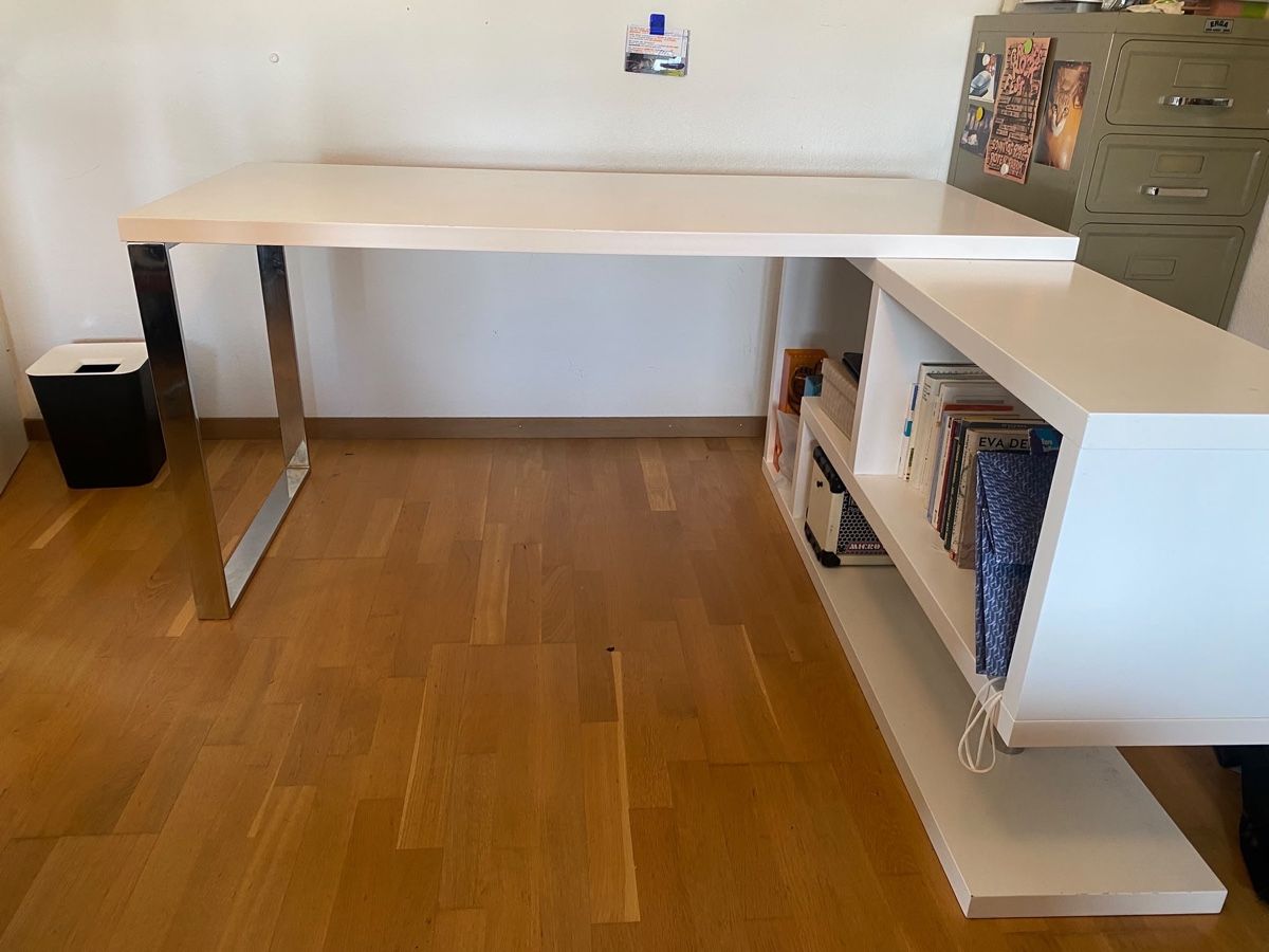 Schreibtische: Schreibtisch mit Regal, schlichtes solides Design – Gebraucht aus Zürich von ehebe