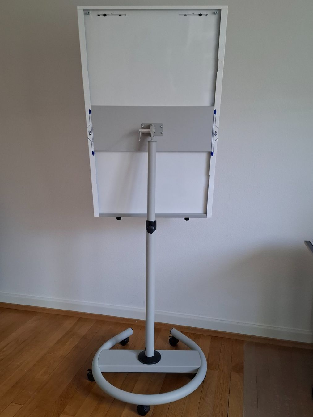 Cavalletti: Flipchart – Nuovo (secondo la descrizione) da Zürich venduto da Enovi0 1
