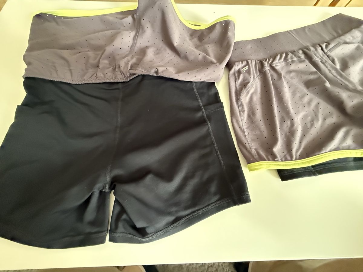 Pantaloni: Fabletics Kurze Sporthose / Shorts – Usato da Dietwil venduto da kim_9ntv 1