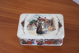 Alte Blechdose , Massilly, Made in France