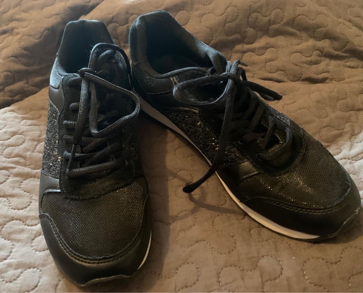 Damenschuhe: Schwarze Damen Turnschuhe, Grösse 39, Glitzer – Gebraucht aus Rikon im Tösstal von Spellbinder 5