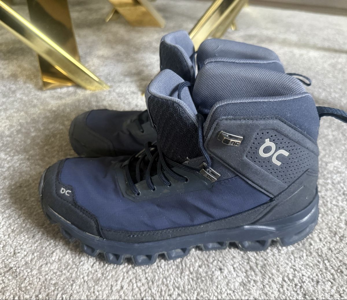 On Chaussures femmes: ON Wanderschuhe Damen Herren Gr 38.5 – D'occasion à Lachen SZ par zsucard