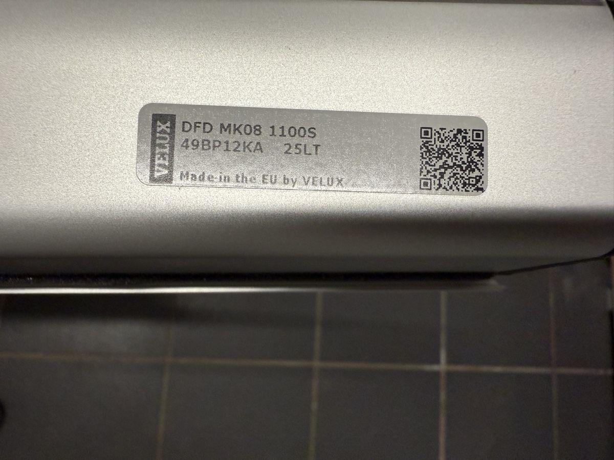 Velux Tende da sole: Velux Verdunkelungsrollo MK08 innen – Usato da Hornussen venduto da lupinsan.s 1
