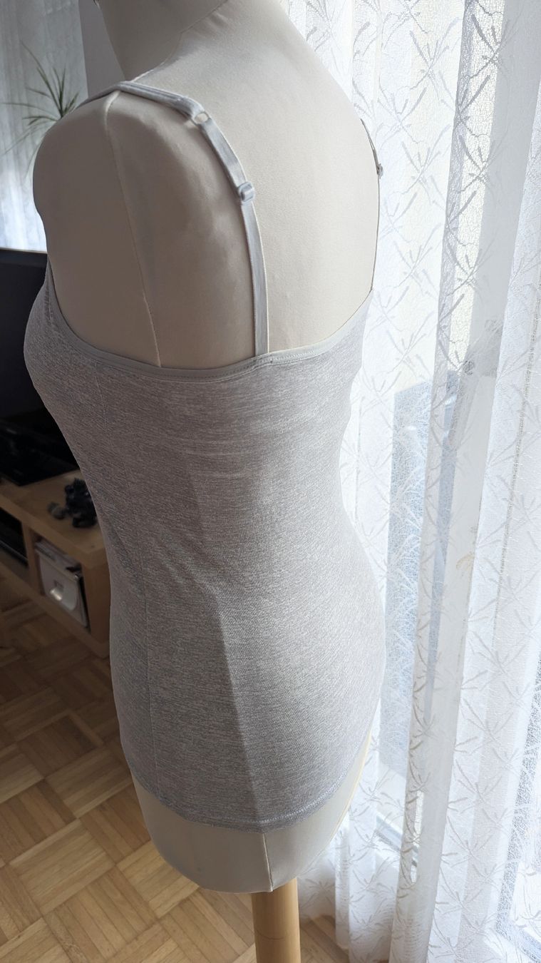 Top: UNIQLO Bra Tanktop – Nuovo (secondo la descrizione) da Zürich venduto da Stonejewelry 2