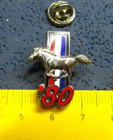 FORD MUSTANG '80 "RUNNING PONY" PIN GEPRÄGT SILBRIG