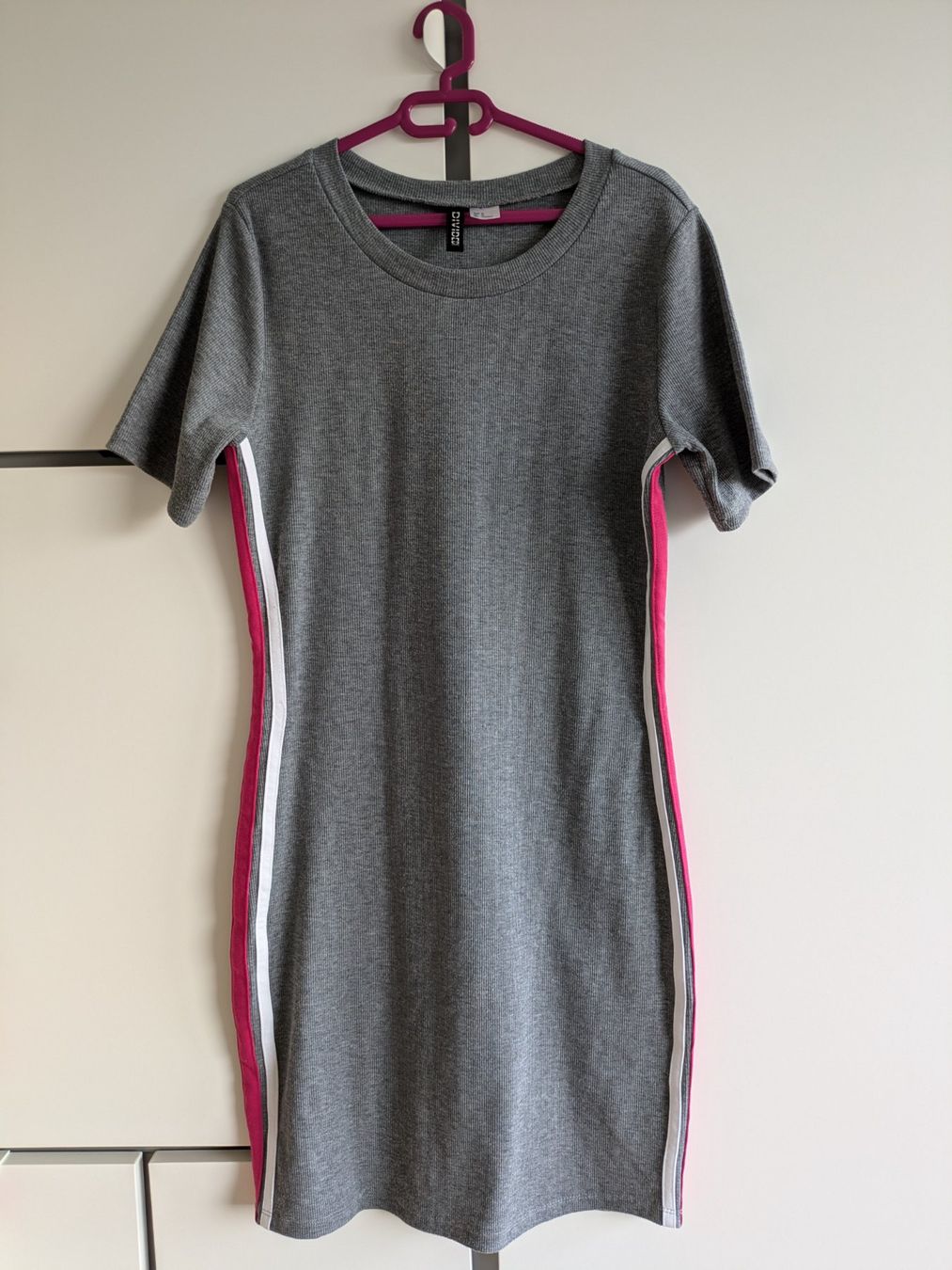 H&M Kleider: graues Kleid Grösse M guter Zustand – Gebraucht aus Teufen AR von eva_6s5f