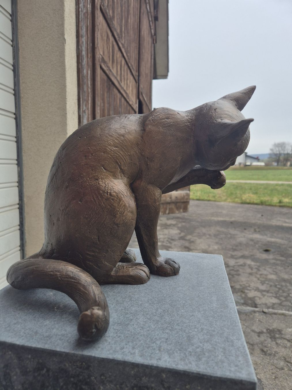 Sculture & Statue: Grabmal mit Bronzekatze – Nuovo (secondo la descrizione) da Ehrendingen venduto da Amigo5 3