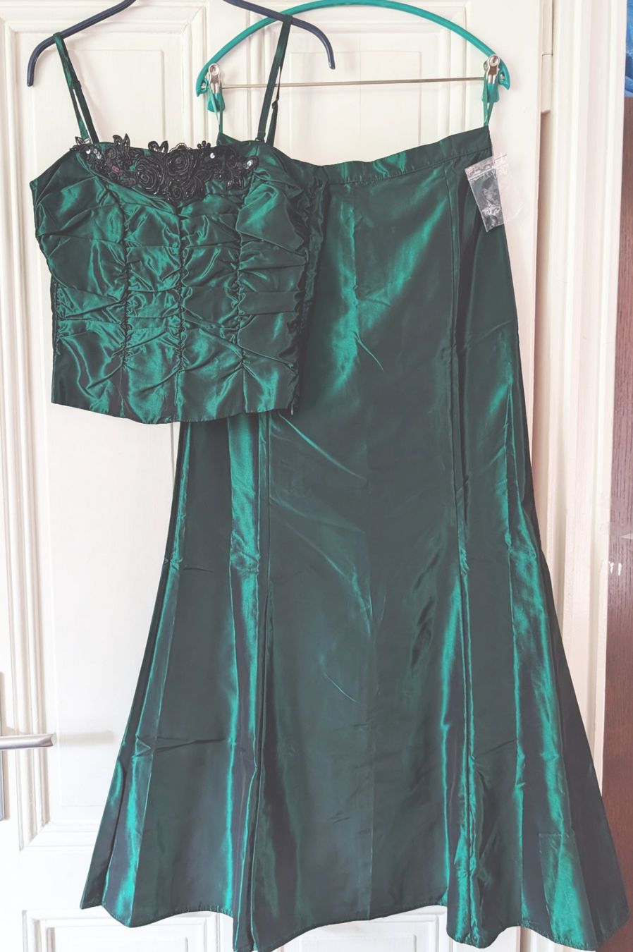 Vestiti: ASHLEY BROOKE : Robe/ensemble de soirée satin vert moiré 38 – Nuovo e nell'imballaggio originale da Petit-Lancy venduto da lilycerise 1