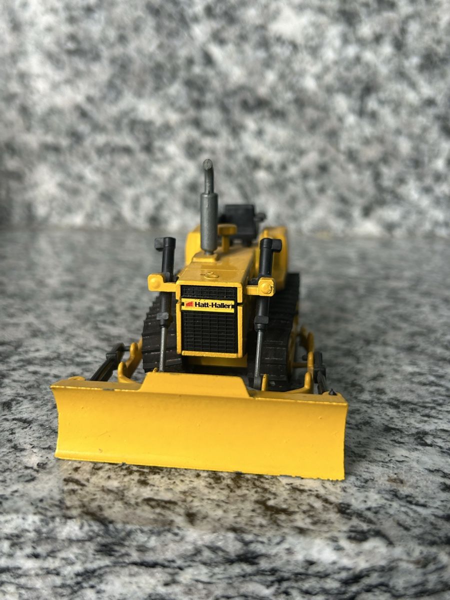 Kit di modellismo & Modellini statici: MF Dozer , 1:50 , NZG – Usato da Horw venduto da Tigercat635 3