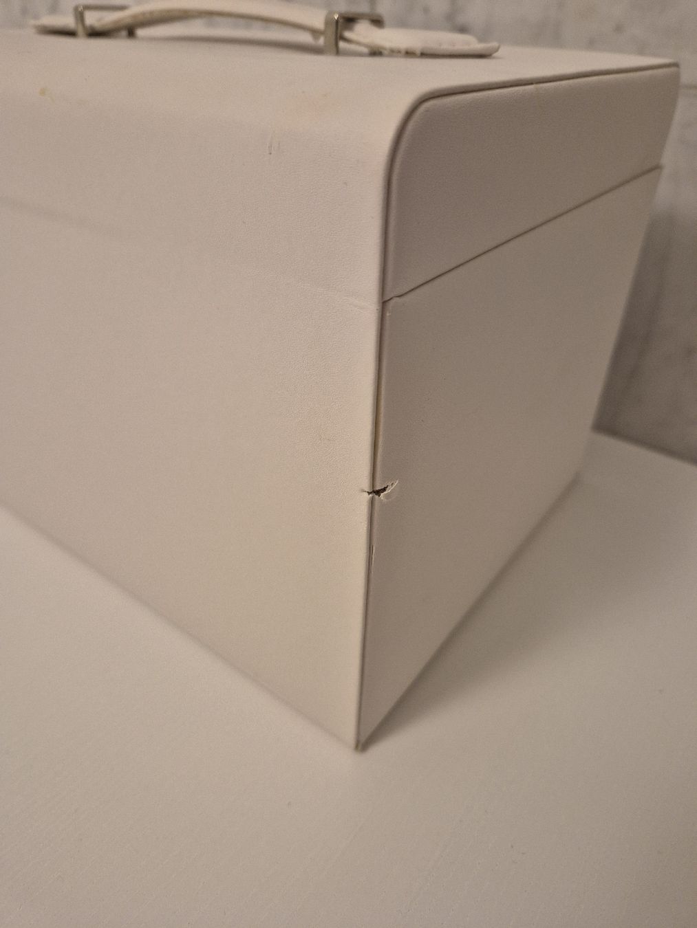 Portagioie: Grosse weisse Schmuckbox mit vielen Fächern – Usato da Zürich venduto da ElAnnsi 9