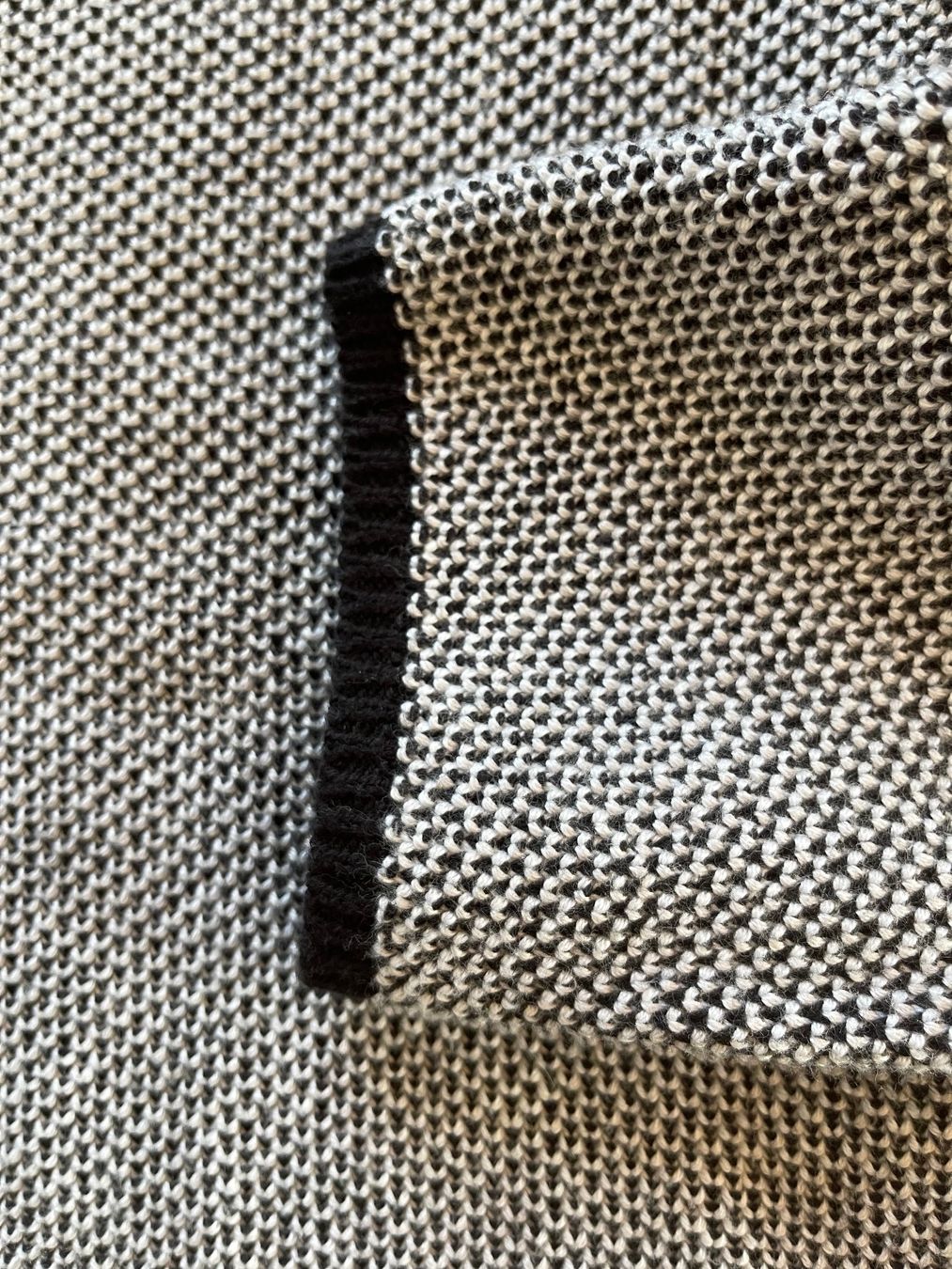 Maglioni & Felpe: Pullover mit Kunstleder Applikationen Gr. 40 – Usato da Winterthur venduto da 1956ingi 2