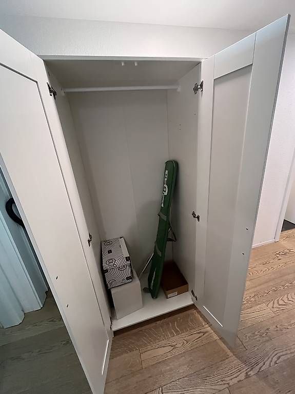 Armoires: 2 Schränke Preis pro Stück – D'occasion à Bern par sab_wxt2 2