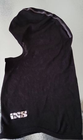 Schwarze Sturmhaube von iXS