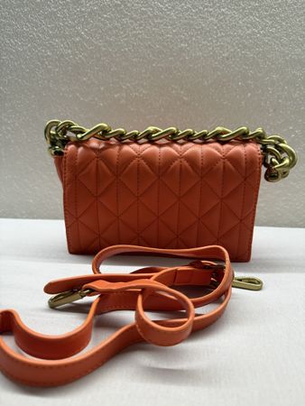 Sac à main orange matelassé avec chaîne bandoulière neuf