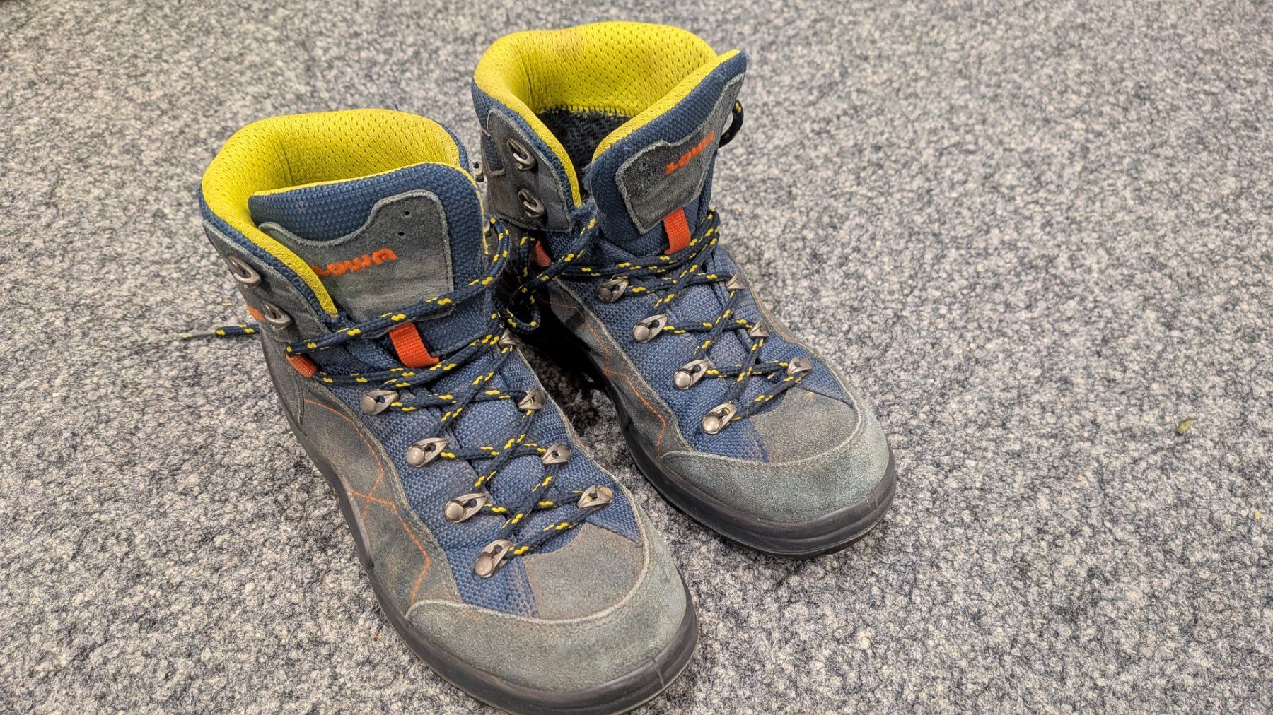 Lowa Scarpe per ragazzi: Lowa Wanderschuhe Grösse 37 – Usato da Frauenfeld venduto da mf2_yb66