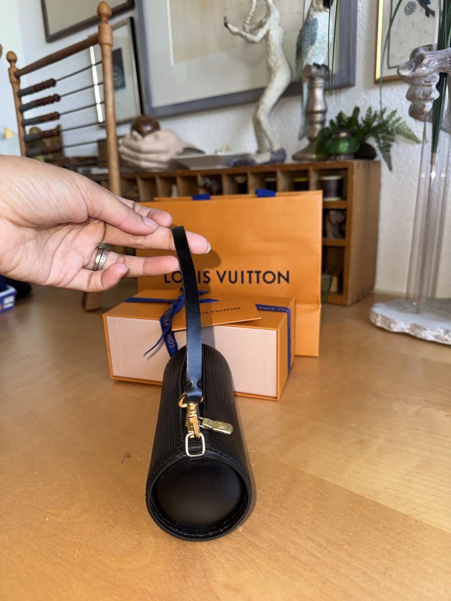 Louis Vuitton Borse da donna: Louis Vuitton Pochette mini Papillon Schwarz Epi – Usato da Buch am Irchel venduto da Pukpan_99 2
