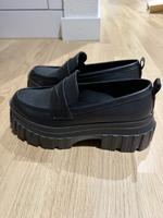 Schwarze Trend Loafers mit dicker Sohle, Grösse 37