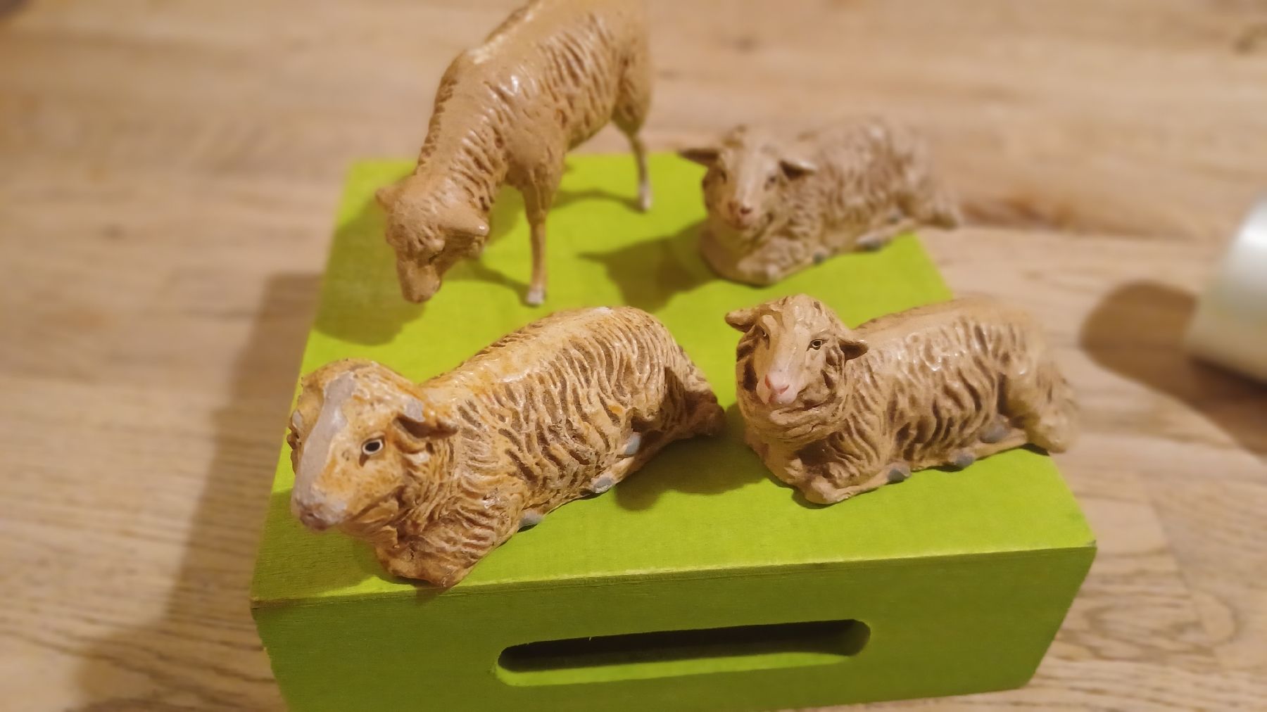 Figuren: 4 Antike Krippenfiguren Schafe – Gebraucht aus Flawil von Naphtali